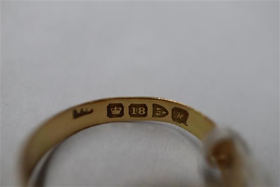 An Edwardian 18ct gold signet ring, size M/N.